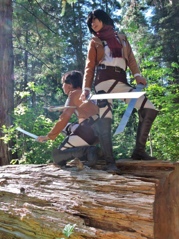 Shingeki no Kyojin Attack on Titan Cosplay Mikasa and Eren